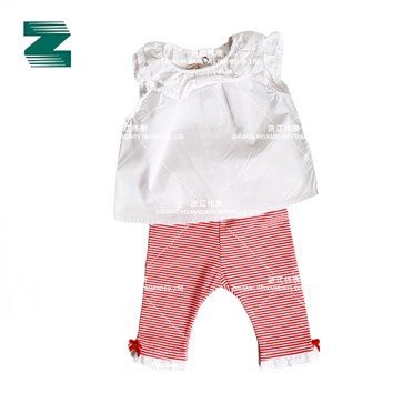 Dječja bluza s izvezenim volanima